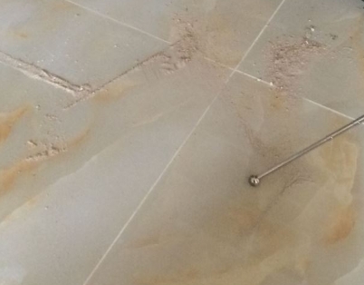 卢龙瓷砖空鼓维修公司分享粘合剂选择不当在瓷砖铺贴过程中可能导致以下问题