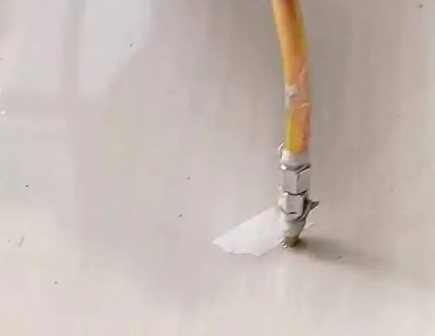 卢龙瓷砖空鼓维修公司专业解答在瓷砖铺贴过程中，如果使用的砂料过粗（如全部使用了粗砂），可能会导致以下问题